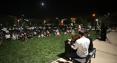 Kusursuz kulak Bager çaldı, yüzlerce kişi mest oldu