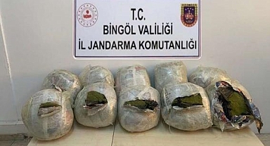 Menfez altına gizlenmiş 59 kilo esrar ele geçirildi