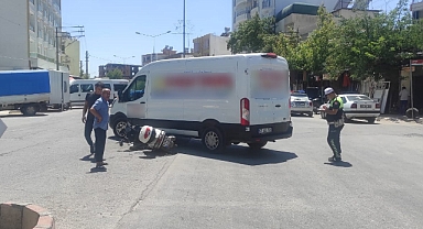 Motosiklet ile minibüs çarpıştı: 1 yaralı