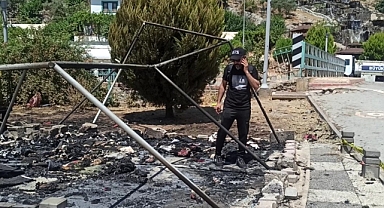 Önce iş yeri yağmalandı, sonra çadırı yakıldı