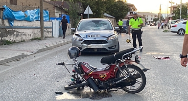 Otomobille çarpışan motosiklet sürücüsü ağır yaralandı   