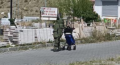 Oyun hamurundan bomba polisi harekete geçirdi