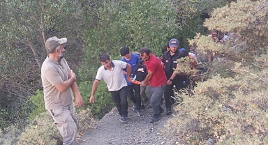 Piknikte ayağı kırıldı! 2 kilometre sedyeyle taşıdı