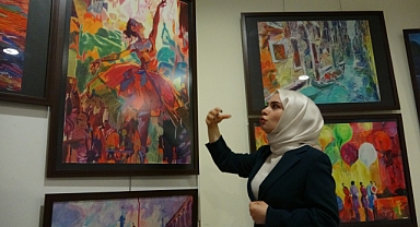 Psikoloji eğitimini, resim yeteneği ile birleştirdi
