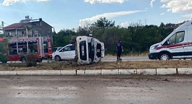 Refüje çıkan ticari araç yan yattı: 5 yaralı