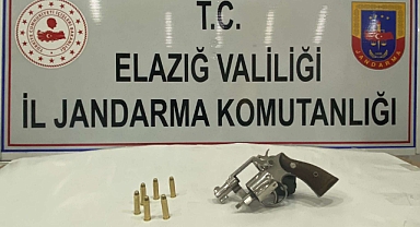 Ruhsatsız tabanca ile yakalandı