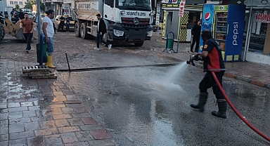 Sağanak sel getirdi!