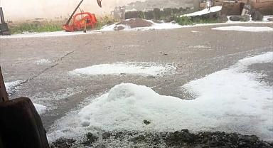 Sağanak ve dolu ekili alanlara zarar verdi