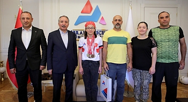 Şampiyon Sporcuyu Tebrik Etti