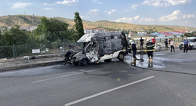 Seyir halindeyken alev alev yandı