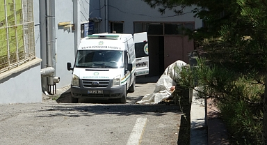Tartıştığı eşini 30 bıçak darbesiyle katletti