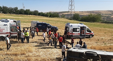 Tekstil işçilerini taşıyan minibüs tarlaya uçtu: 5 yaralı   