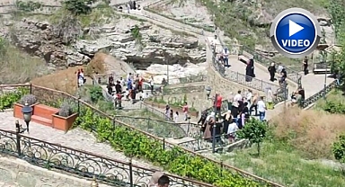 Tortum şelalesine turist akını