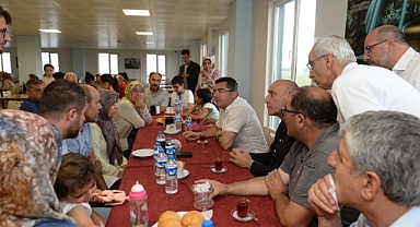 Vali Memiş misafir depremzedelerle buluştu   