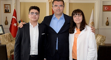 Vali Memiş, şampiyonları kabul etti 