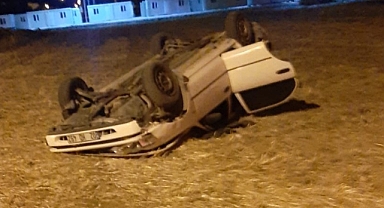 Virajı alamadı, tarlaya devrildi