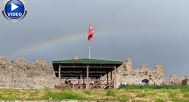 Yağmur sonrası çıkan gökkuşağı mest etti