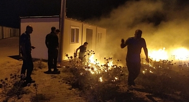 Yangın konteynerlere sıçramadan söndürüldü 