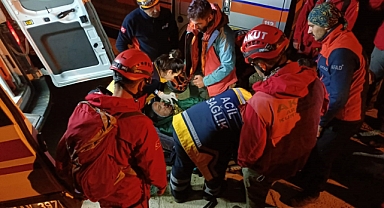 Yaralı dağcı 4 saat sonra kurtarıldı   