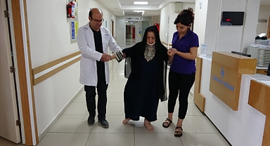 Yatağa mahkum Iraklı kadın 3 yıl sonra ilk adımını attı
