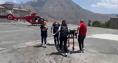 Yılanın ısırdığı vatandaş için ambulans helikopter havalandı