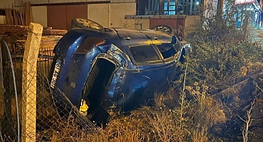 Yoldan çıktı, bahçeye yuvarlandı