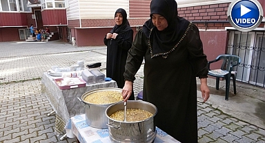 Zemzem suyundan aşure! 250 kişiye dağıtıyor