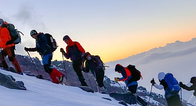 Zirvenin tadını çıkardılar