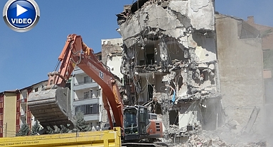 1 günde üç depremle sarsıldı! Yıkıma hız verildi
