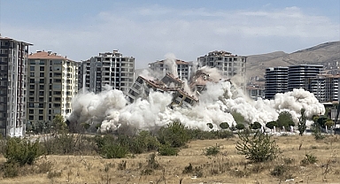 2 bina patlayıcı yardımıyla yıkıldı