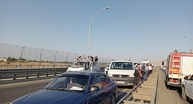 4 araç birbirine girdi! Trafik felç oldu