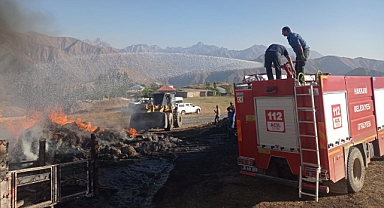 600 bağ otu ve kamyonet yandı
