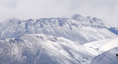 Ağustos ayında zirveye kar yağdı