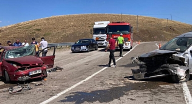 Aşkale'de feci kaza; 4'ü ağır 8 yaralı