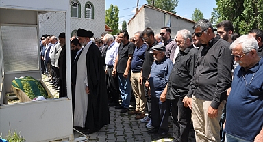 Asker oğlunu ziyaretten dönüyordu! Feci kazada can veren baba defnedildi