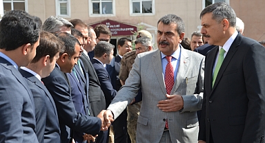 Bakan Tekin memleketi Erzurum'da