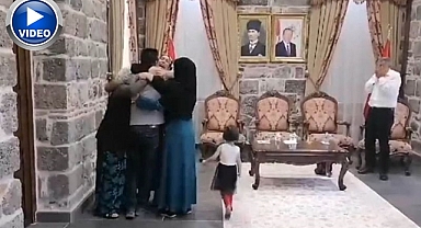 Bakan Yerlikaya o anları paylaştı! İki aile daha evlatlarına kavuştu