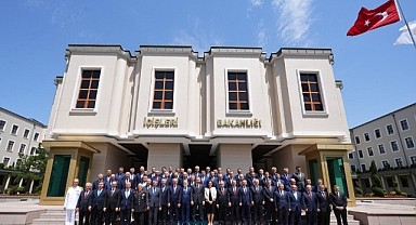 Bakan Yerlikaya valilerle buluştu! Erzurum Valisi de katıldı