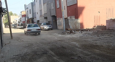 Bozuk yollar mahalleliyi çileden çıkardı!