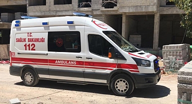 Çatı katından asansör boşluğuna düştü!
