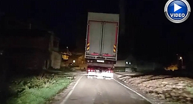 Çekiciye yüklenen kamyon tehlike saçtı