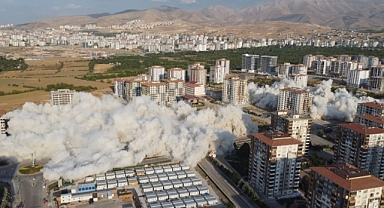 En büyük yıkım olarak kayıtlara geçti! Dakikalar içinde yok oldu