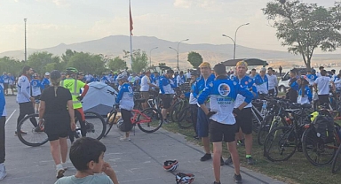 Engelli bisikletçiler festivale renk kattı