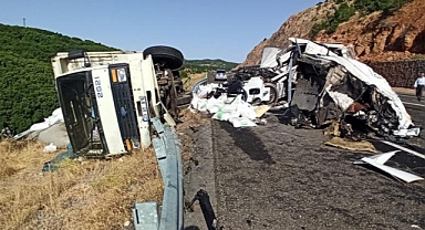 Feci kaza! Kamyon ile çarpışan tırın kupası ayrıldı