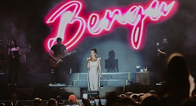 Festival devam ediyor... Bengü, binleri coşturdu