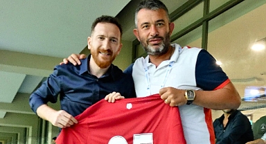 Göçmez’e Cumhuriyet forması