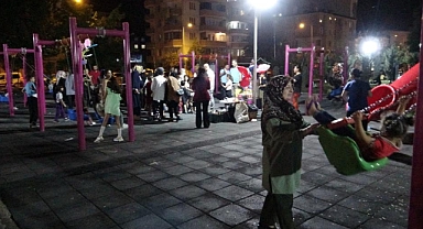 Gündüz evde, akşam parkta!