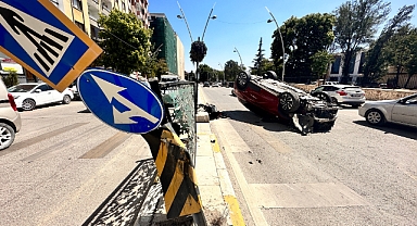 Hafif ticari araç otomobille çarpışarak takla attı