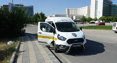 Husumetlisini hastane otoparkında başından vurdu