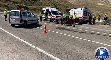 İki otomobil çarpıştı! 11 kişi yaralandı